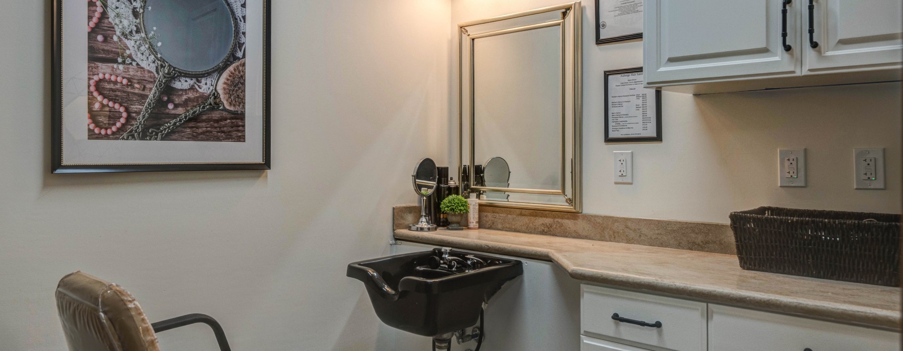 Salon with mirror and chair 